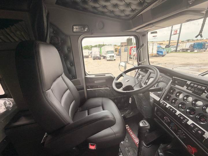 2027 Kenworth W900L 72" Flat Top Sleeper, interior photo 3