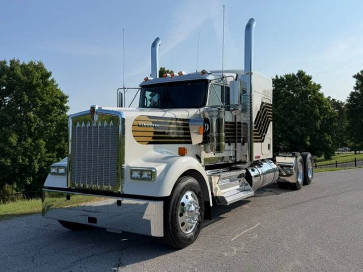2027 Kenworth W900L 72" Flat Top Sleeper, exterior photo 2
