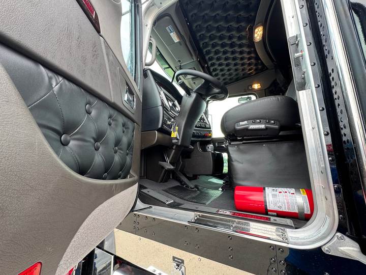 2027 Kenworth W900L 72" Flat Top Sleeper, interior photo 6