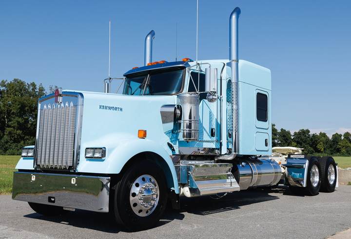 2027 Kenworth W900L 72" Flat Top Sleeper, exterior photo 1
