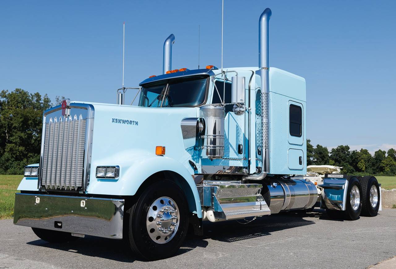 2027 Kenworth W900L 72" Flat Top Sleeper, exterior photo 1