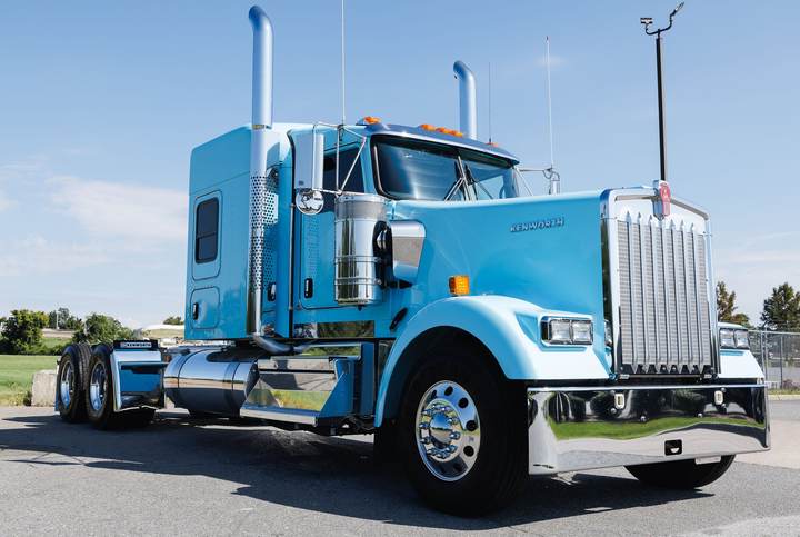 2027 Kenworth W900L 72" Flat Top Sleeper, exterior photo 2