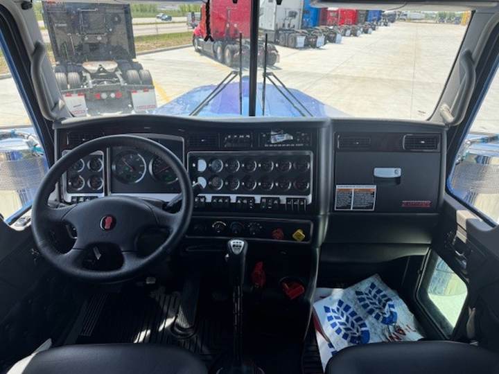 2027 Kenworth W900L 72" Flat Top Sleeper, interior photo 3