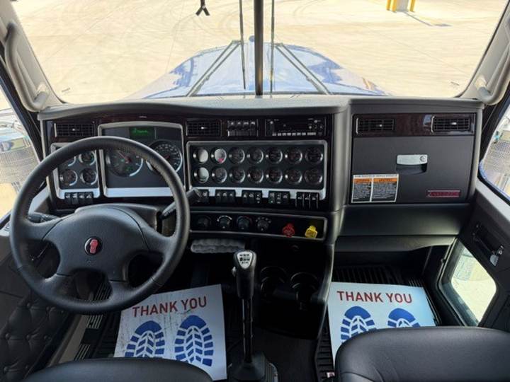 2027 Kenworth W900L 72" Flat Top Sleeper, interior photo 3