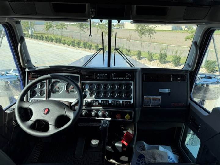 2027 Kenworth W900L 72" Flat Top Sleeper, interior photo 6