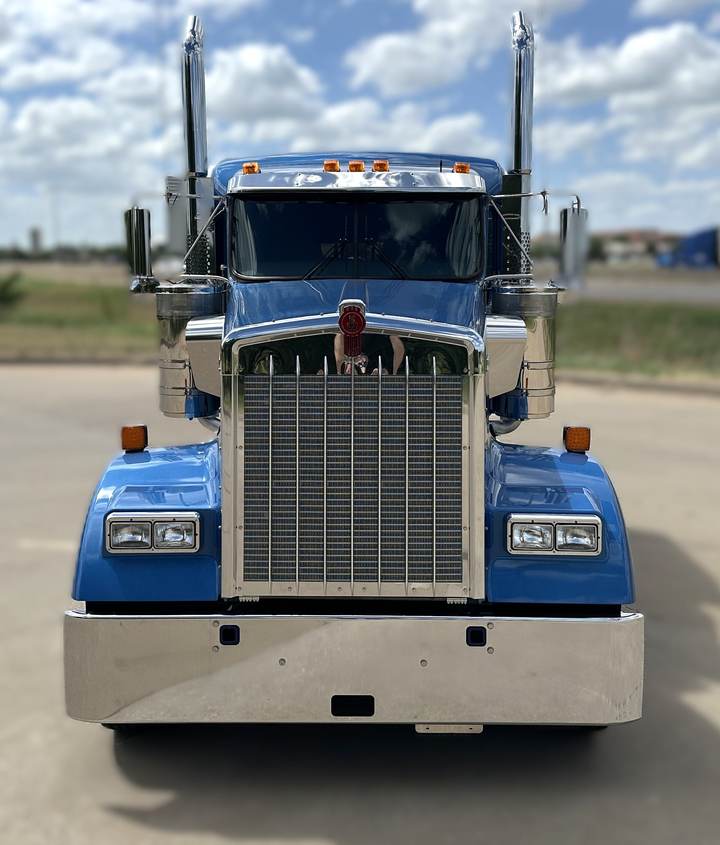 2027 Kenworth W900L 72" Flat Top Sleeper, exterior photo 4