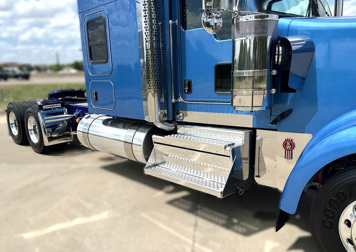 2027 Kenworth W900L 72" Flat Top Sleeper, exterior photo 5