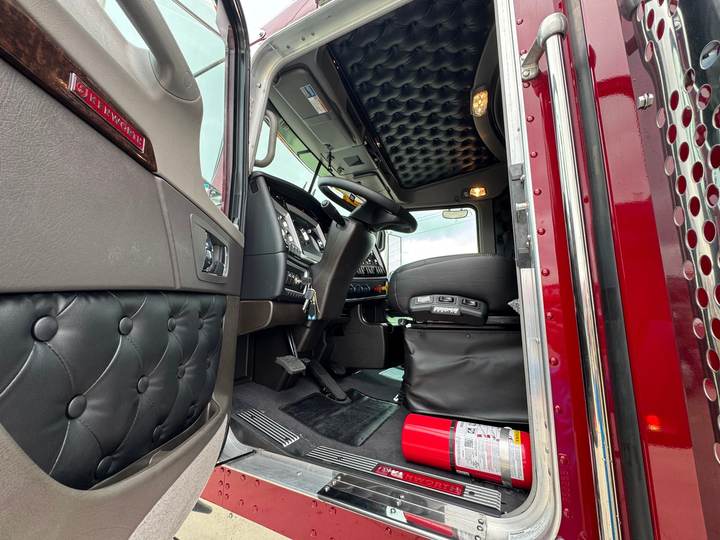 2027 Kenworth W900L 72" Flat Top Sleeper, interior photo 3