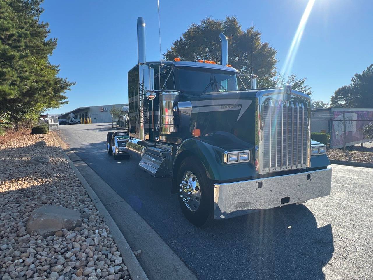 2027 Kenworth W900L 72" Flat Top Sleeper, exterior photo 1