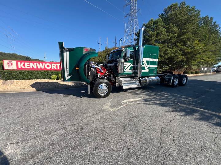 2027 Kenworth W900L 72" Flat Top Sleeper, exterior photo 4