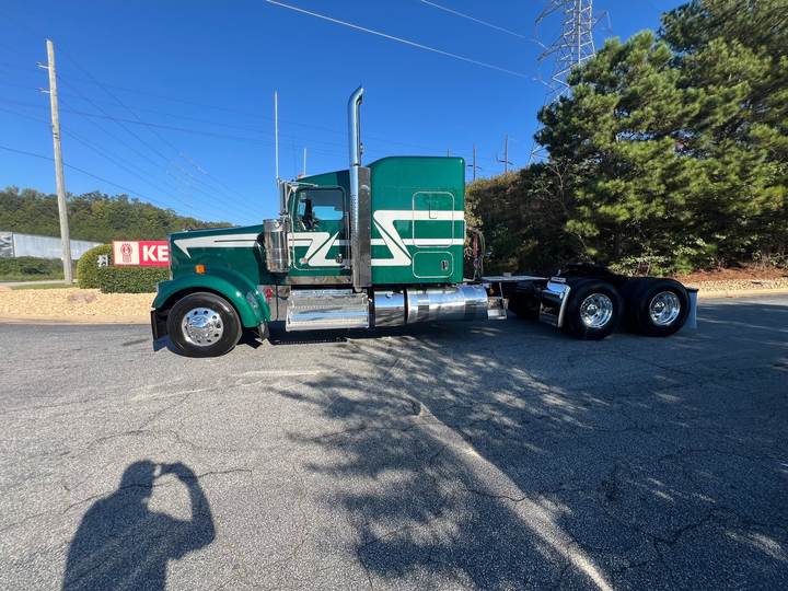 2027 Kenworth W900L 72" Flat Top Sleeper, exterior photo 6