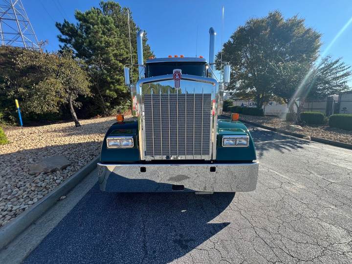 2027 Kenworth W900L 72" Flat Top Sleeper, exterior photo 8