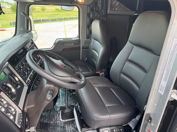2027 Kenworth W900L 72" Flat Top Sleeper, interior photo 2