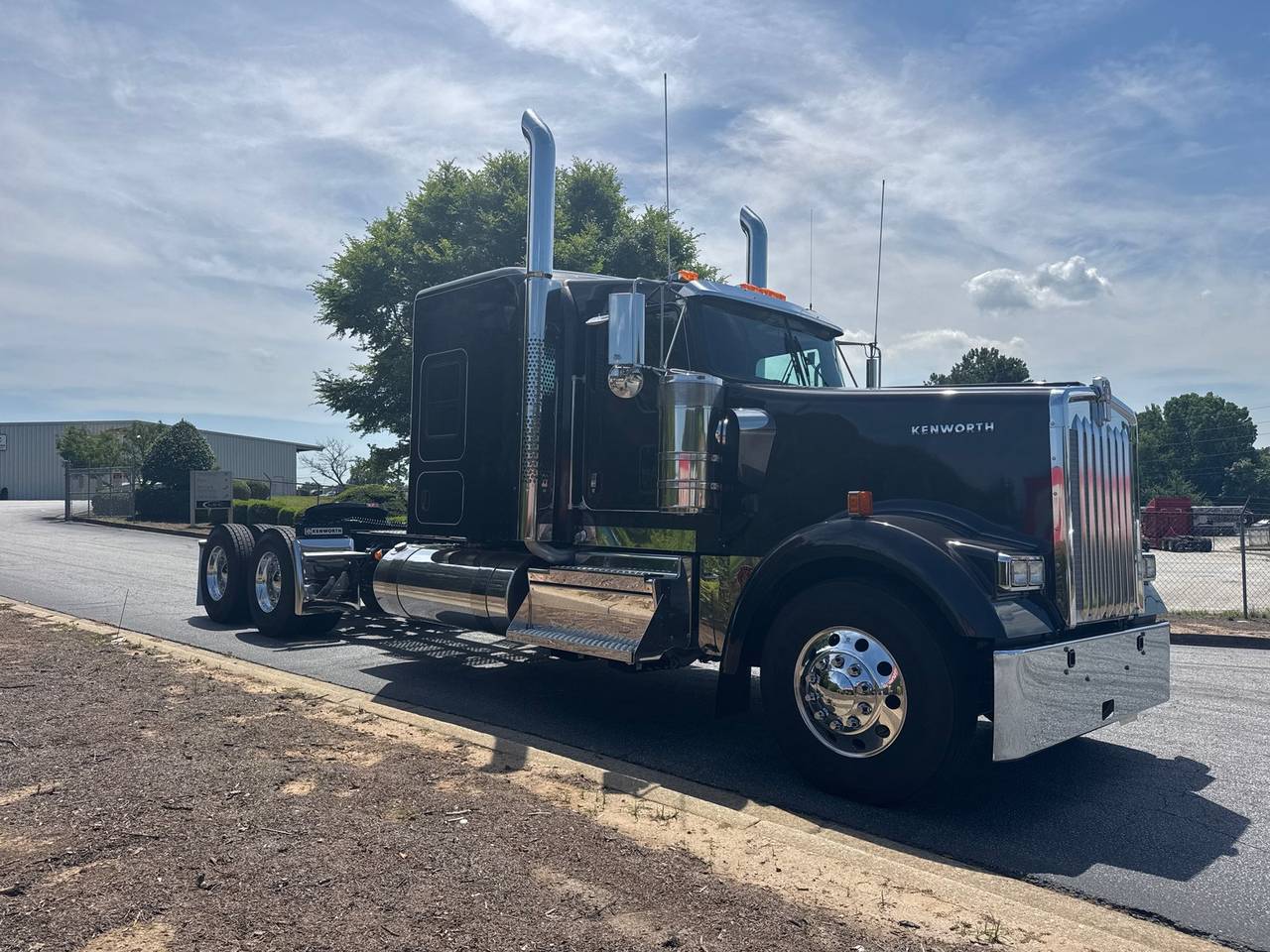 2027 Kenworth W900L 72" Flat Top Sleeper, exterior photo 1