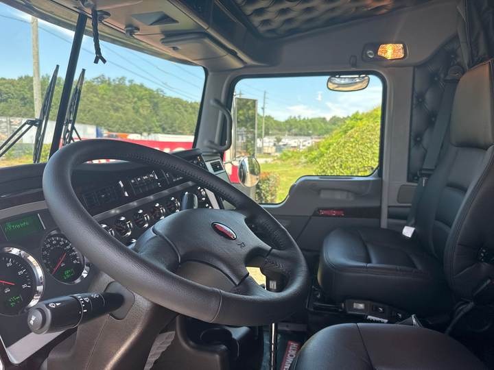 2027 Kenworth W900L 72" Flat Top Sleeper, interior photo 4