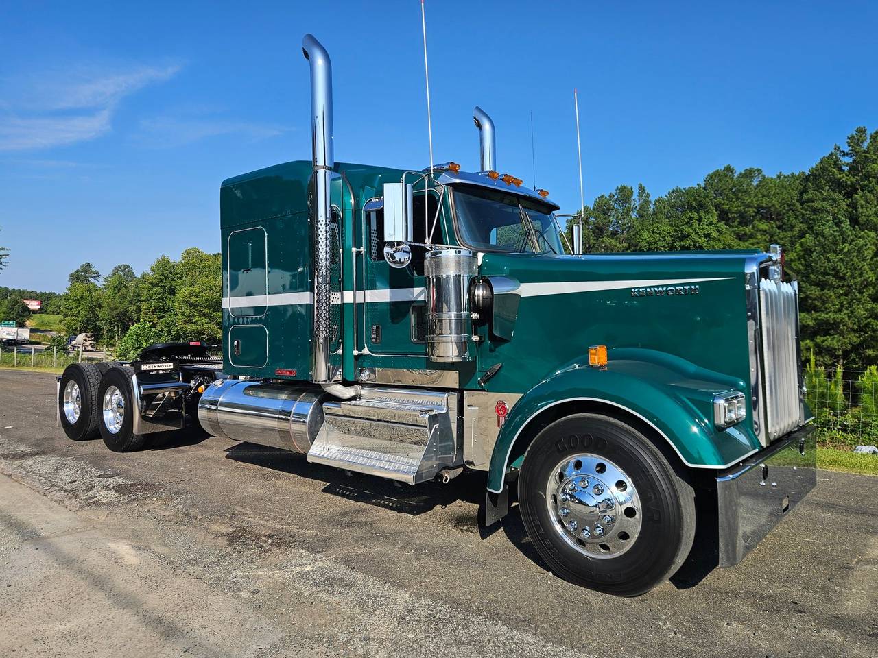 2027 Kenworth W900L 72" Flat Top Sleeper, exterior photo 1