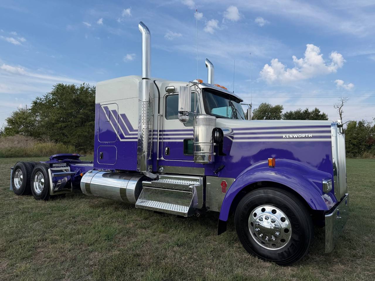 2027 Kenworth W900L 72" Flat Top Sleeper, exterior photo 1