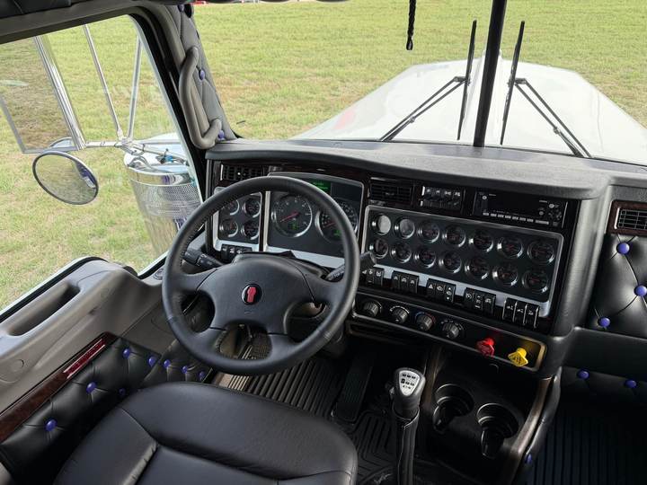 2027 Kenworth W900L 72" Flat Top Sleeper, interior photo 6