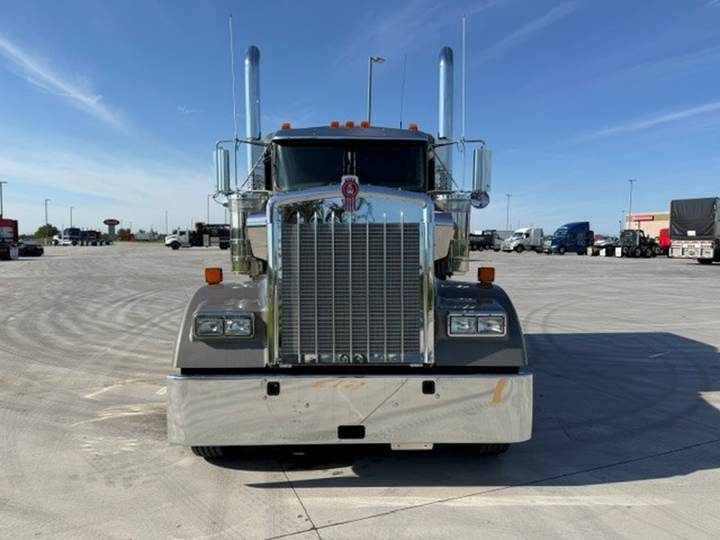 2027 Kenworth W900L 72" Flat Top Sleeper, exterior photo 6