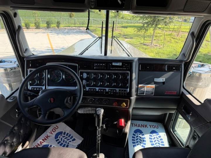 2027 Kenworth W900L 72" Flat Top Sleeper, interior photo 7