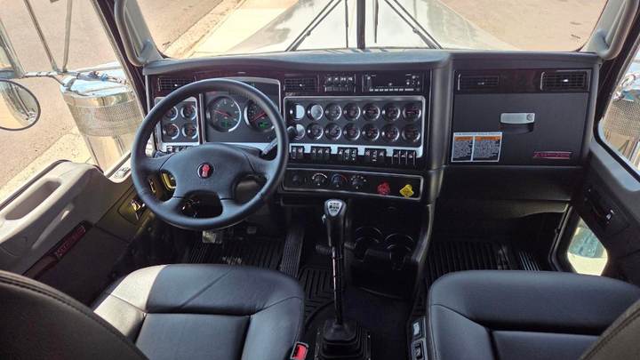 2027 Kenworth W900L 72" Flat Top Sleeper, interior photo 5