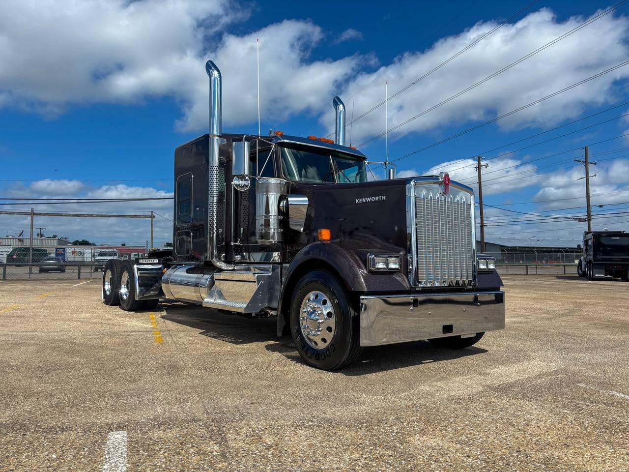 2027 Kenworth W900L 72" Flat Top Sleeper, exterior photo 1