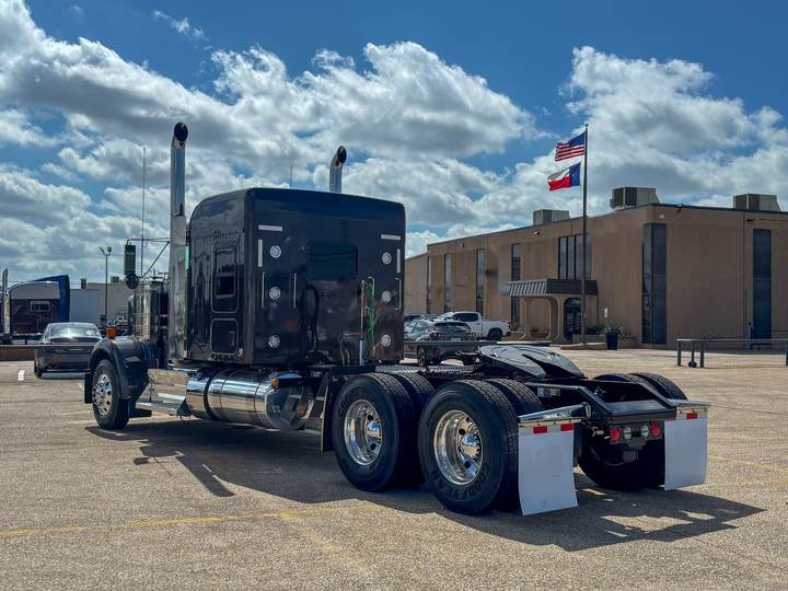 2027 Kenworth W900L 72" Flat Top Sleeper, exterior photo 3