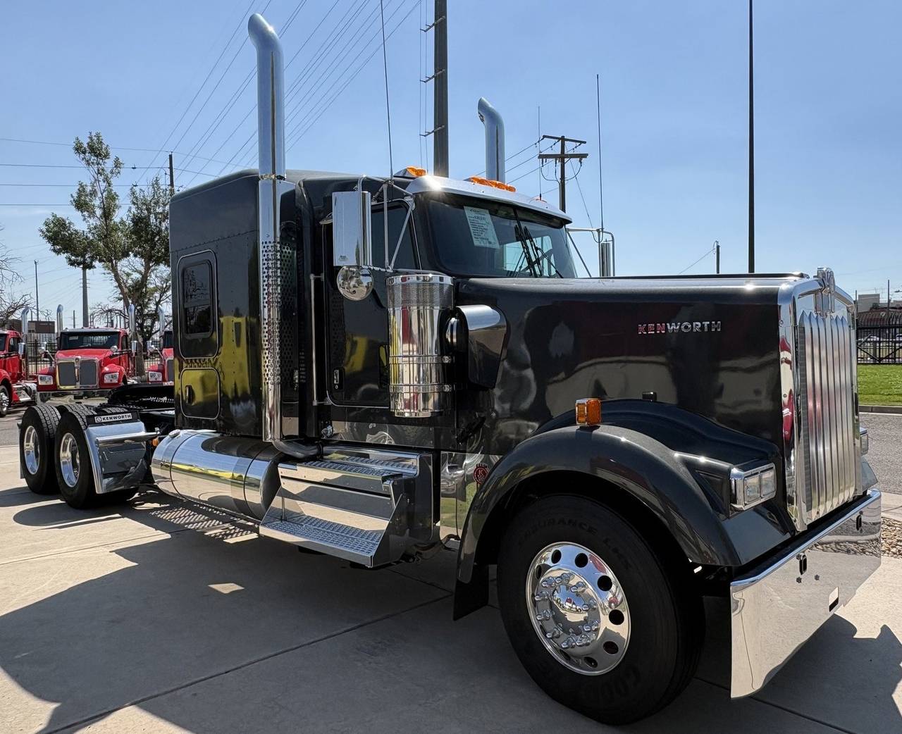 2027 Kenworth W900L 72" Flat Top Sleeper, exterior photo 1