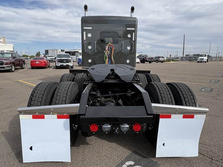 2027 Kenworth W900L 72" Flat Top Sleeper, exterior photo 3