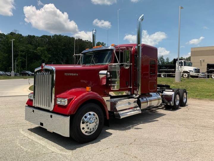 2027 Kenworth W900L 72" Flat Top Sleeper, exterior photo 1