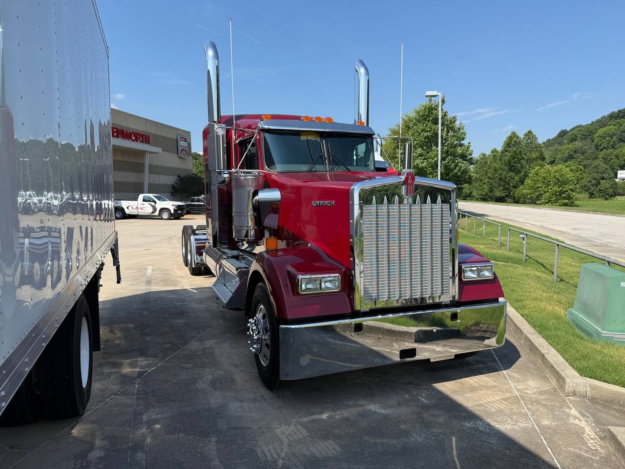 2027 Kenworth W900L 72" Flat Top Sleeper, exterior photo 1