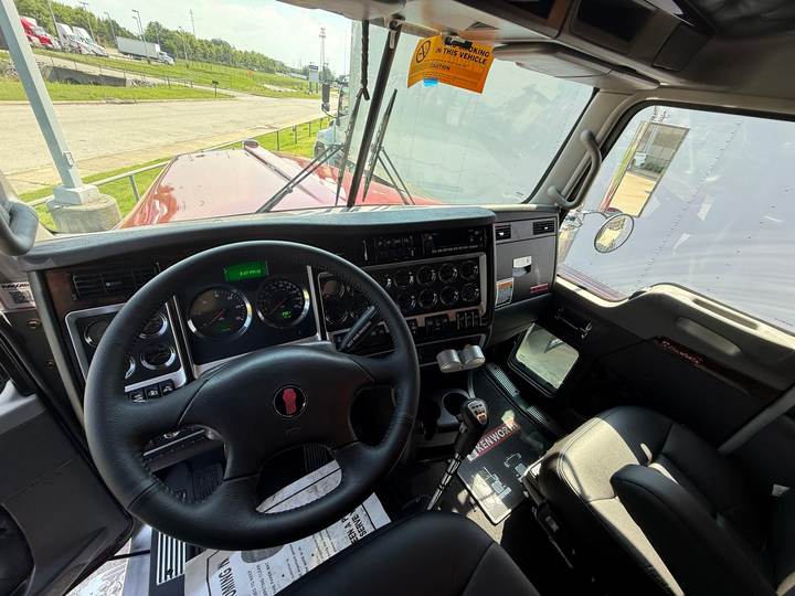 2027 Kenworth W900L 72" Flat Top Sleeper, interior photo 4