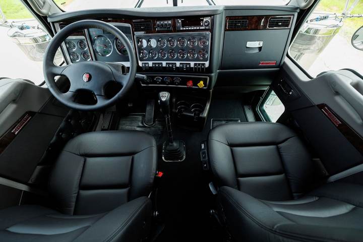 2027 Kenworth W900L 72" Flat Top Sleeper, interior photo 6