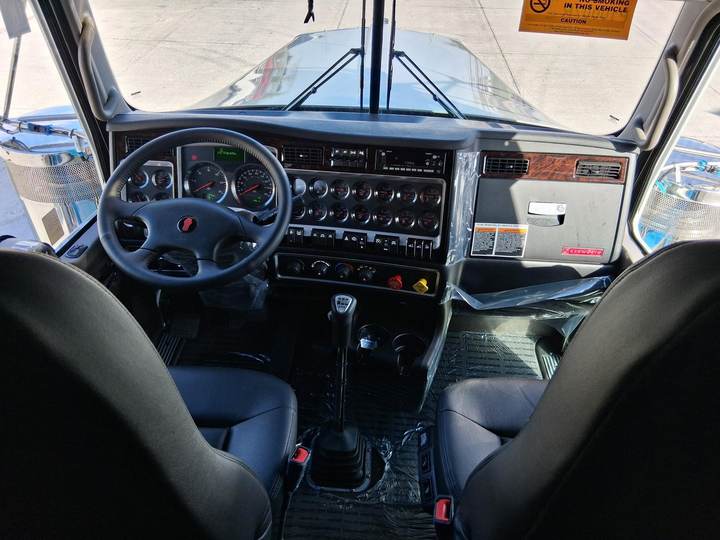 2027 Kenworth W900L 72" Flat Top Sleeper, interior photo 6