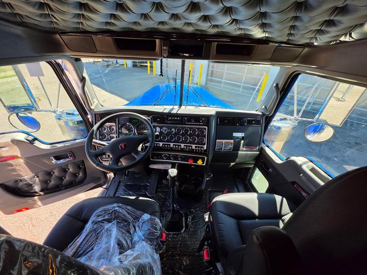 2027 Kenworth W900L 72" Flat Top Sleeper, interior photo 6