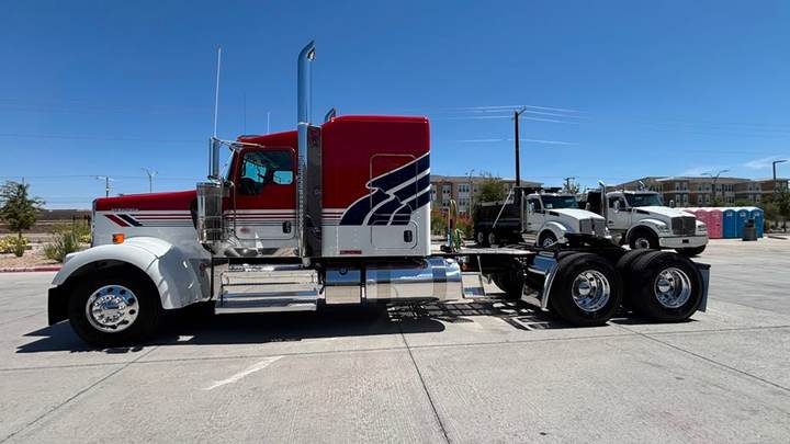 2027 Kenworth W900L 72" Flat Top Sleeper, exterior photo 2