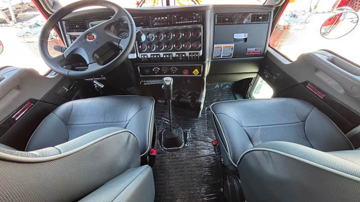 2027 Kenworth W900L 72" Flat Top Sleeper, interior photo 7