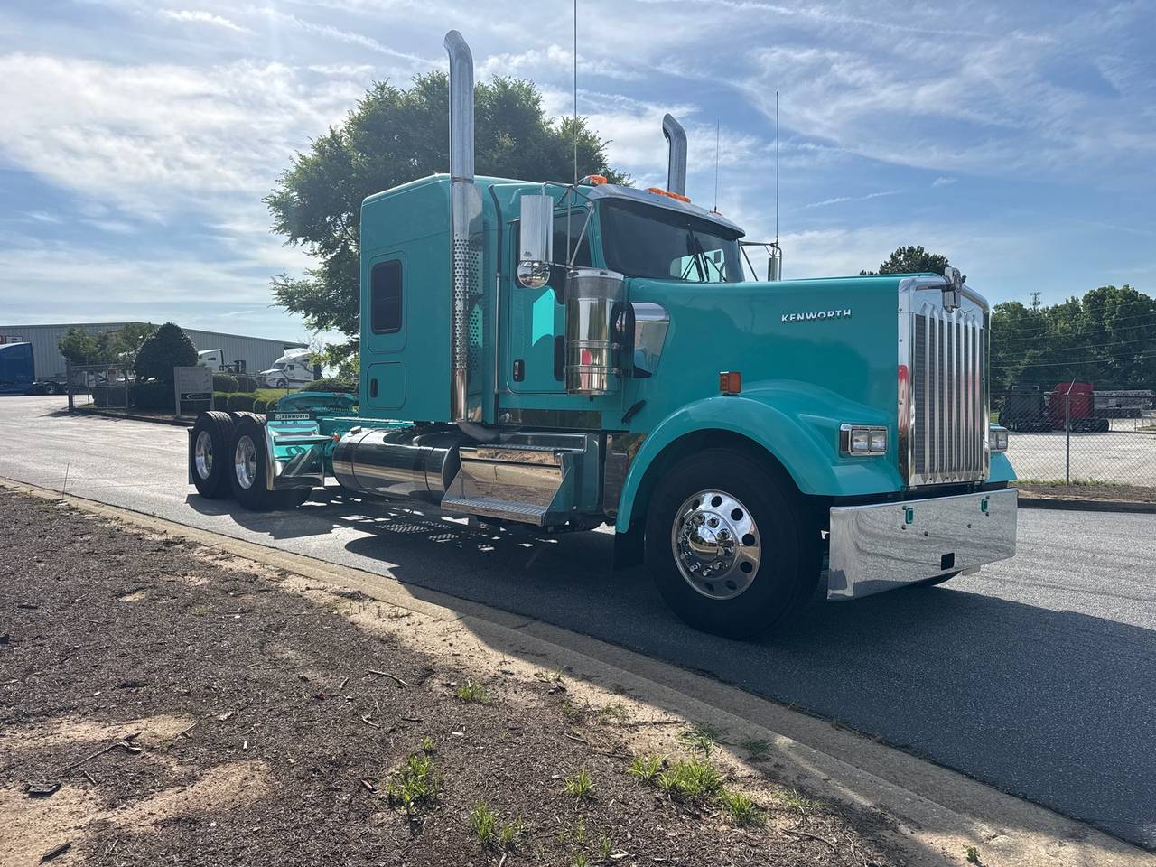 2027 Kenworth W900L 72" Flat Top Sleeper, exterior photo 1