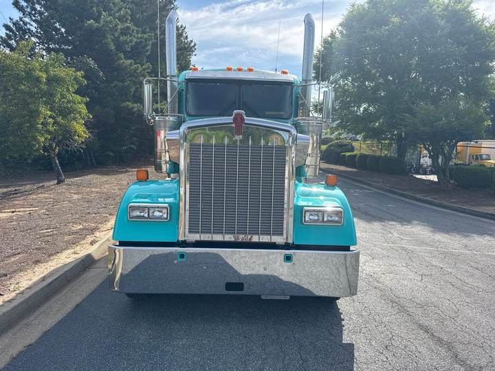 2027 Kenworth W900L 72" Flat Top Sleeper, exterior photo 2
