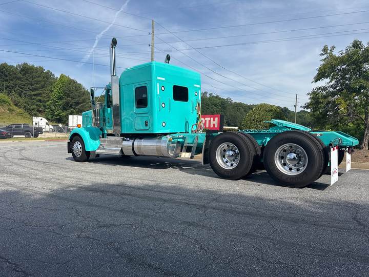 2027 Kenworth W900L 72" Flat Top Sleeper, exterior photo 4