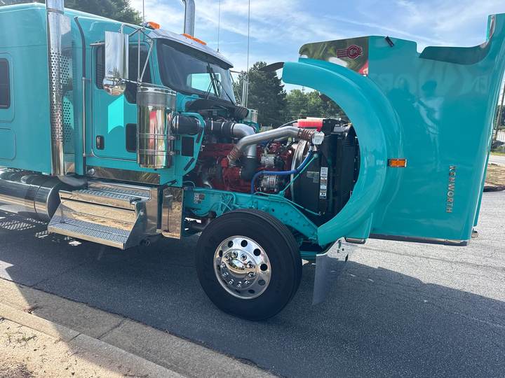 2027 Kenworth W900L 72" Flat Top Sleeper, exterior photo 6