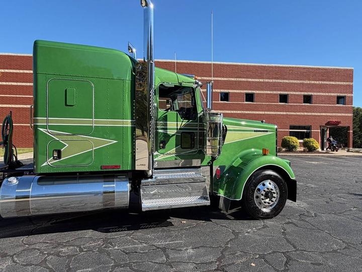 2027 Kenworth W900L 72" Flat Top Sleeper, exterior photo 2