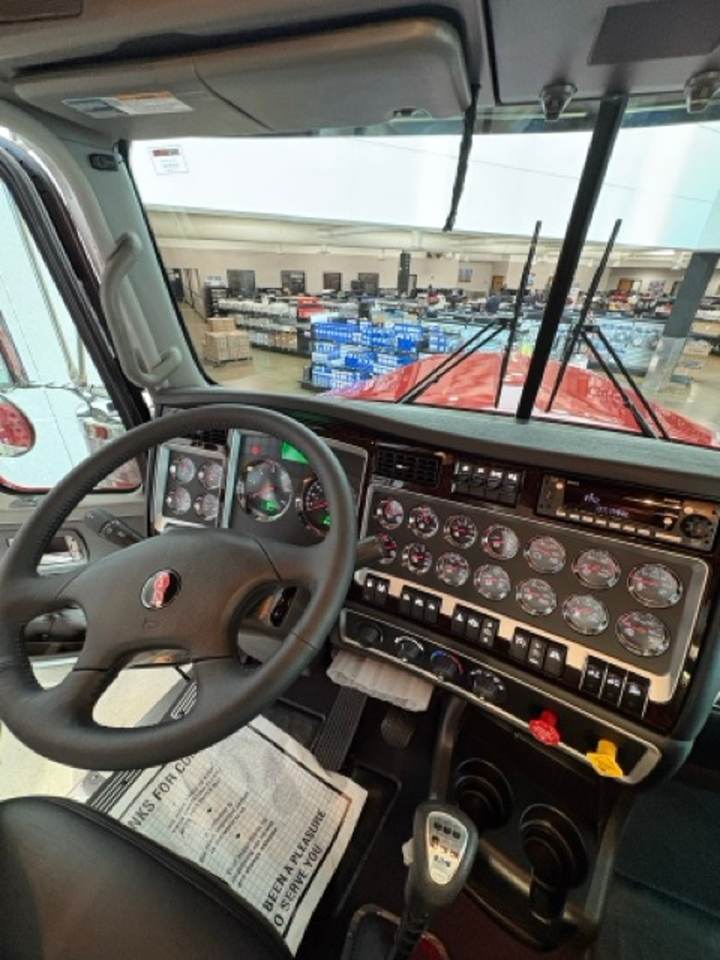 2027 Kenworth W900L 72" Flat Top Sleeper, interior photo 7