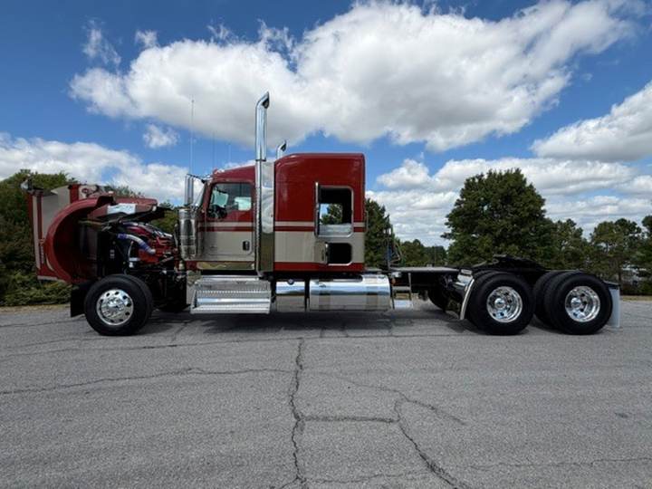 2027 Kenworth W900L 72" Flat Top Sleeper, exterior photo 6