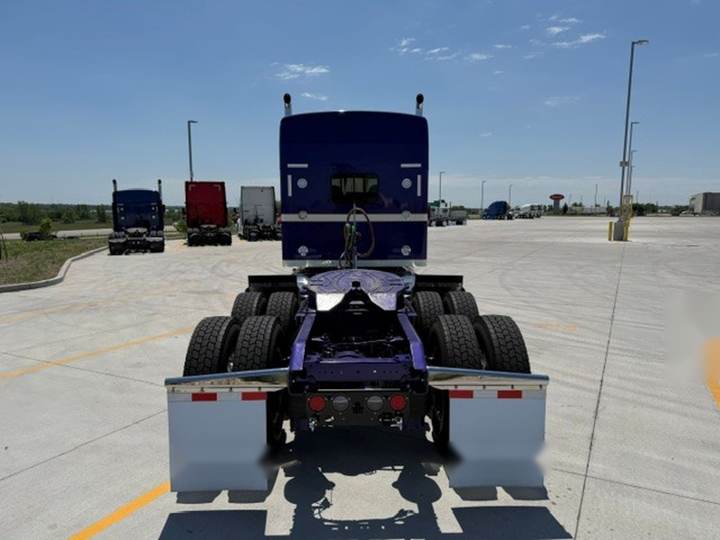 2027 Kenworth W900L 72" Raised Roof Sleeper, exterior photo 3