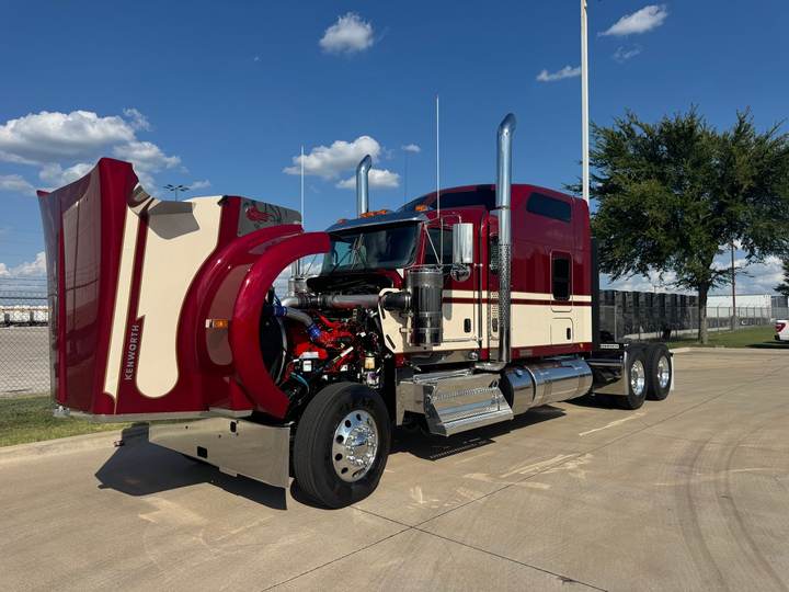 2027 Kenworth W900L 86" Raised Roof Sleeper, exterior photo 5