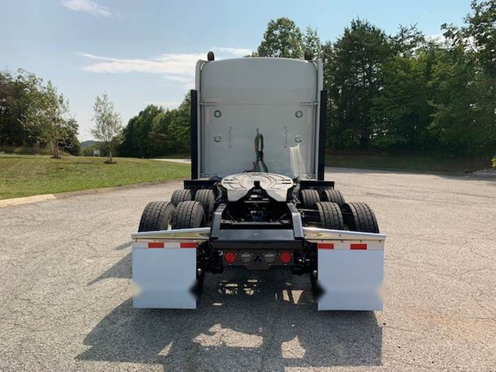 2027 Kenworth W900L 86" Raised Roof Sleeper, exterior photo 2