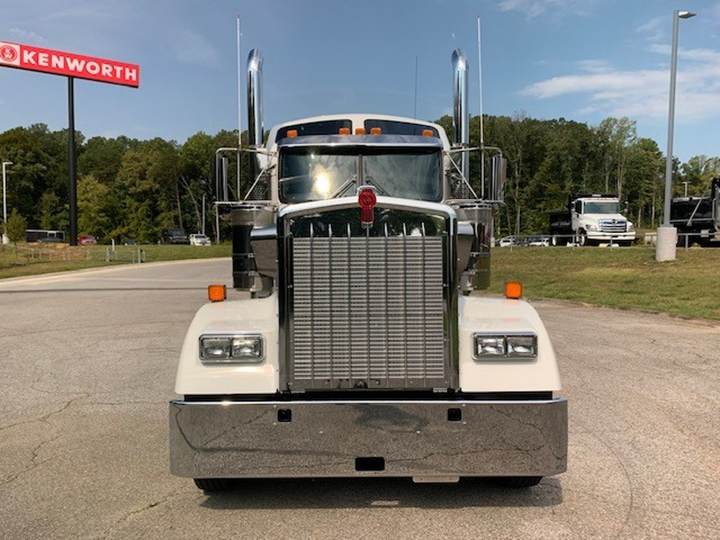 2027 Kenworth W900L 86" Raised Roof Sleeper, exterior photo 3