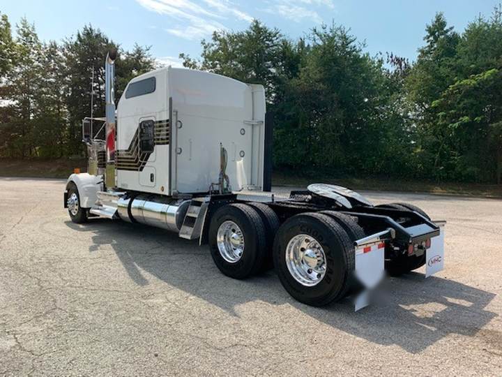 2027 Kenworth W900L 86" Raised Roof Sleeper, exterior photo 5