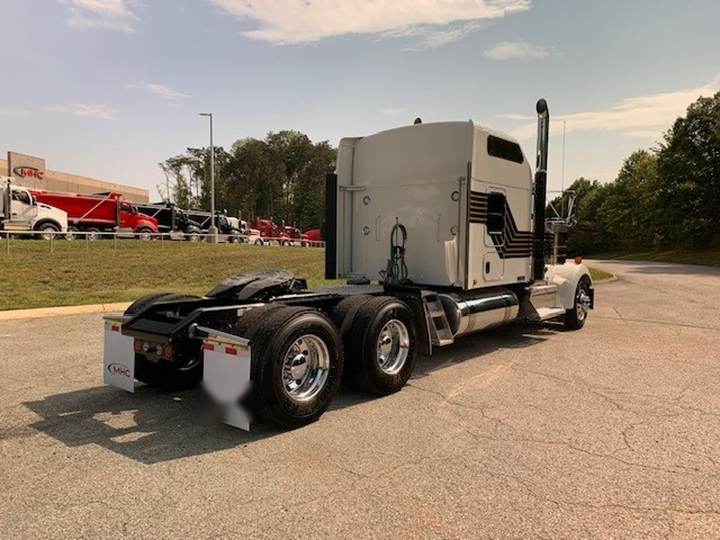 2027 Kenworth W900L 86" Raised Roof Sleeper, exterior photo 6